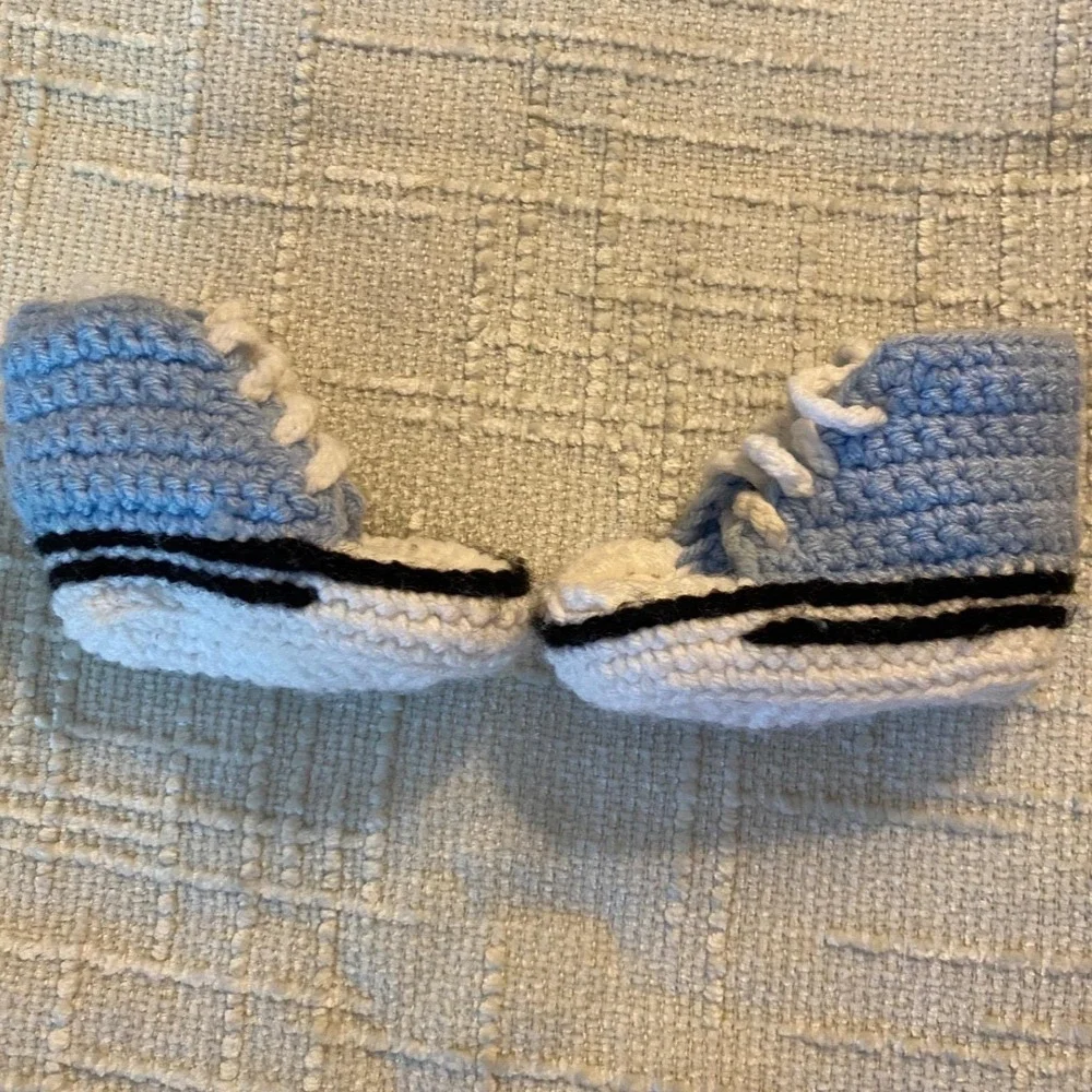 Hand Crocheted Booties Kids 0-6M Blue White High Top Sneaker All Star Soft Sole